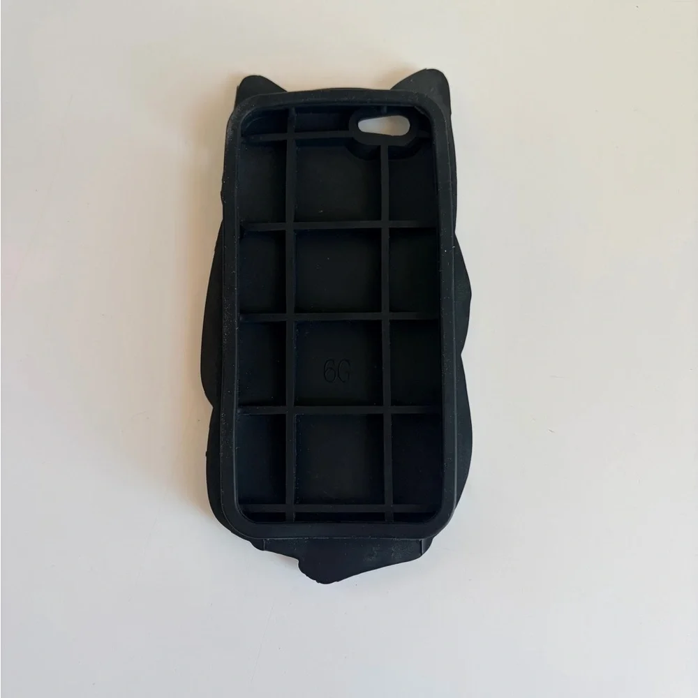 Black Cat Silicone Pet-Themed Phone Case - Playful Middle Finger Design